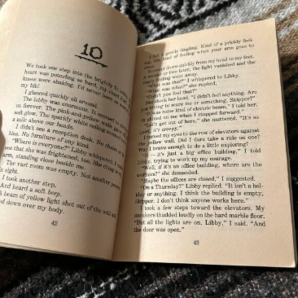 R L Stine Goosebumps Attack of the Mutant Childrens Horror Book - Picture 4 of 4